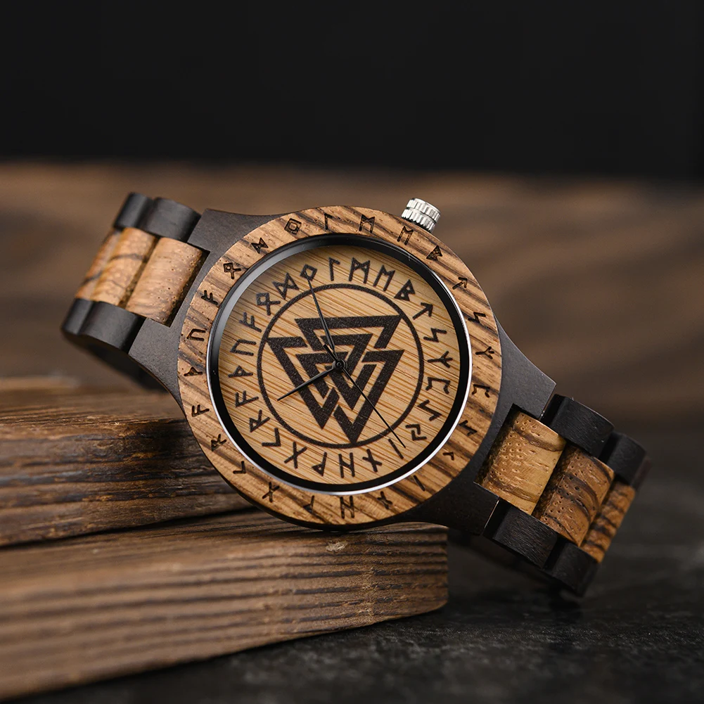 Montre Tempus Terra™ Ragnarök <br> Quartz Viking en Bois Gravé avec Symboles Runiques